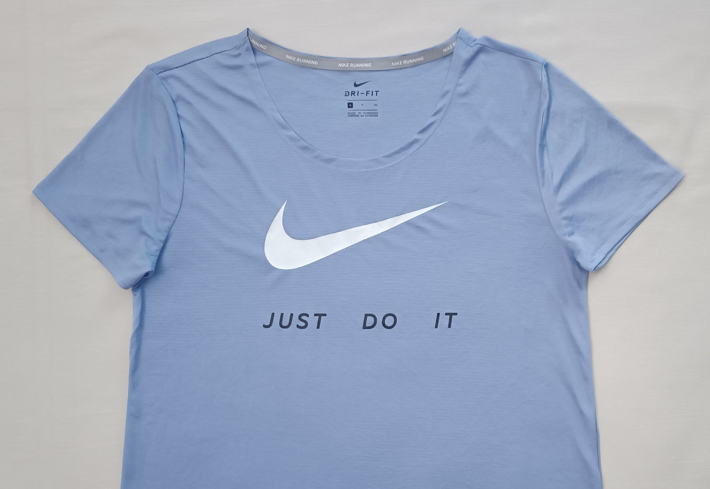 (ДАМСКО) (S) Nike DRI-FIT Tee тениска