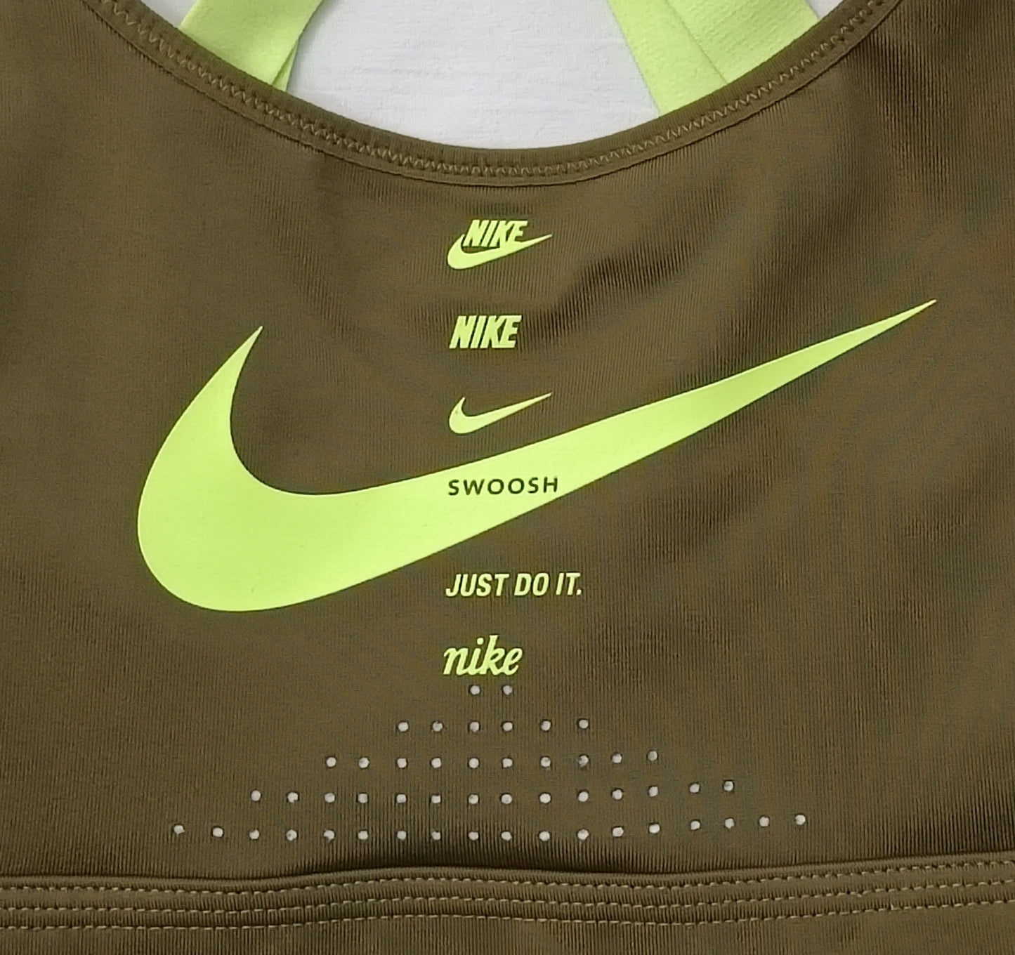 (ДАМСКО) (XS) Nike DRI-FIT Swoosh Bra бюстие