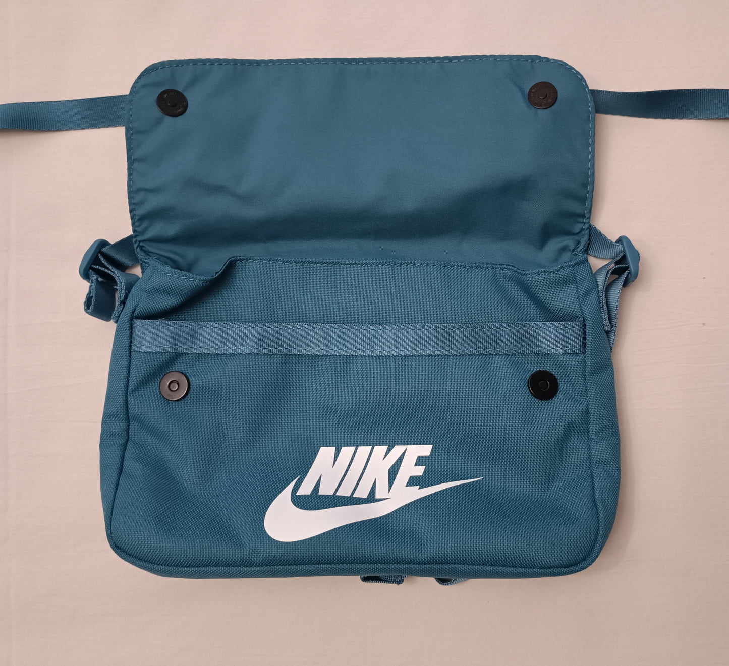 Nike NSW Futura Crossbody Bag чантичка