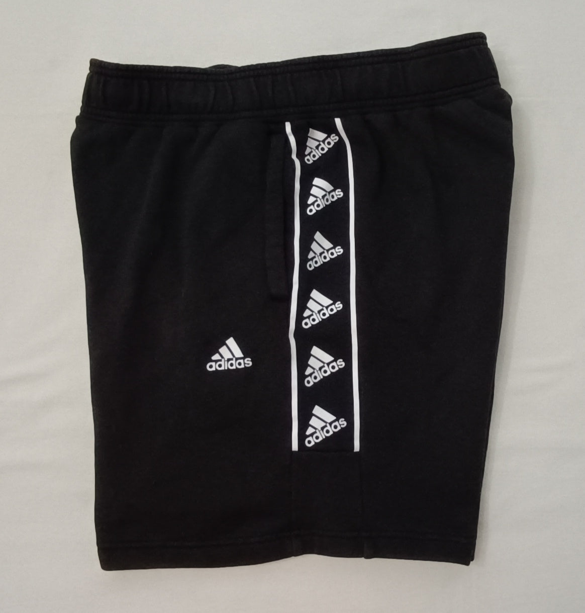 (L) Adidas Brandlove Shorts шорти