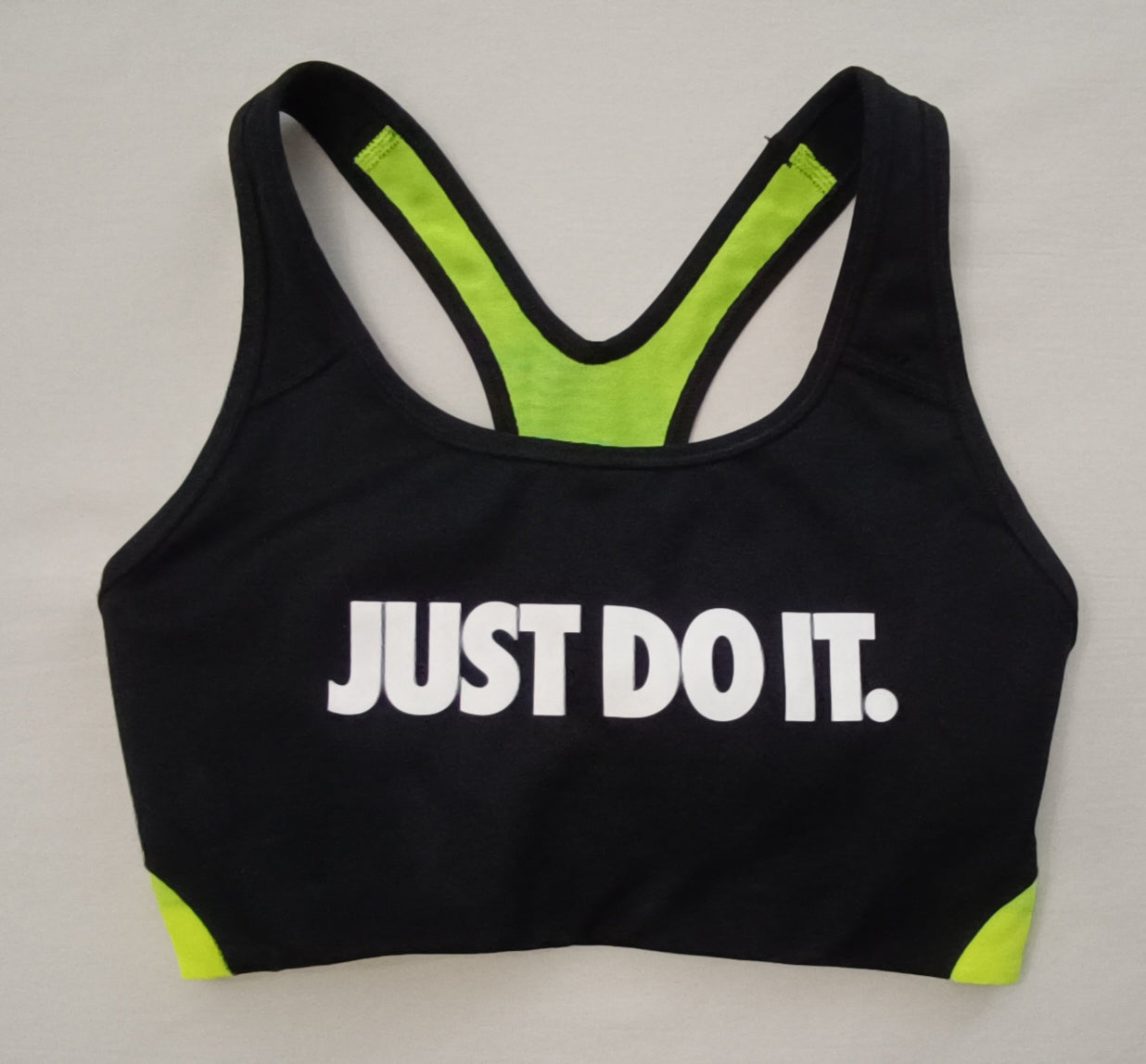 (ДАМСКО) (S) Nike DRI-FIT Just Do It Bra бюстие