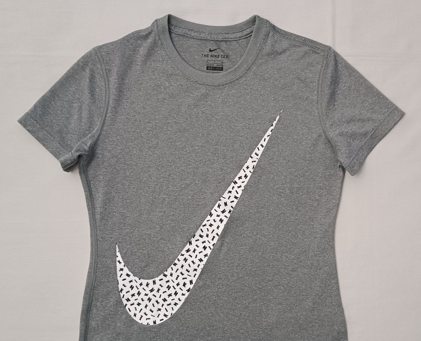 (ДЕТСКО) (Ръст 128-137см) Nike DRI-FIT Swoosh Tee тениска