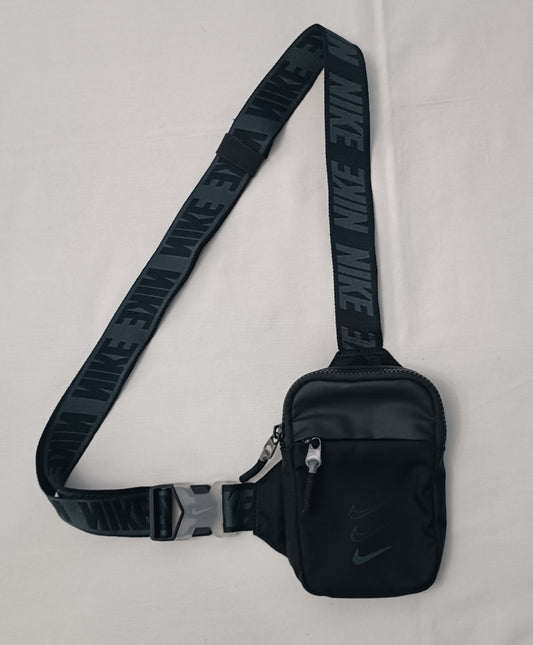 Nike Sportswear Hip Pack чантичка