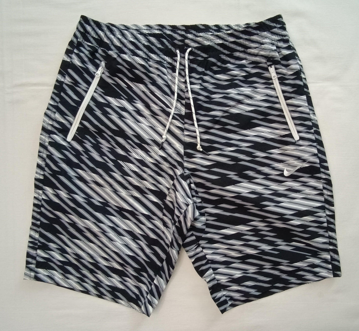 (L) Nike Shorts шорти