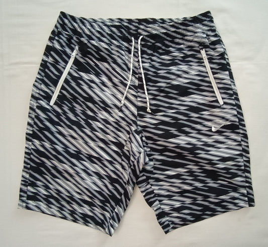 (L) Nike Shorts шорти