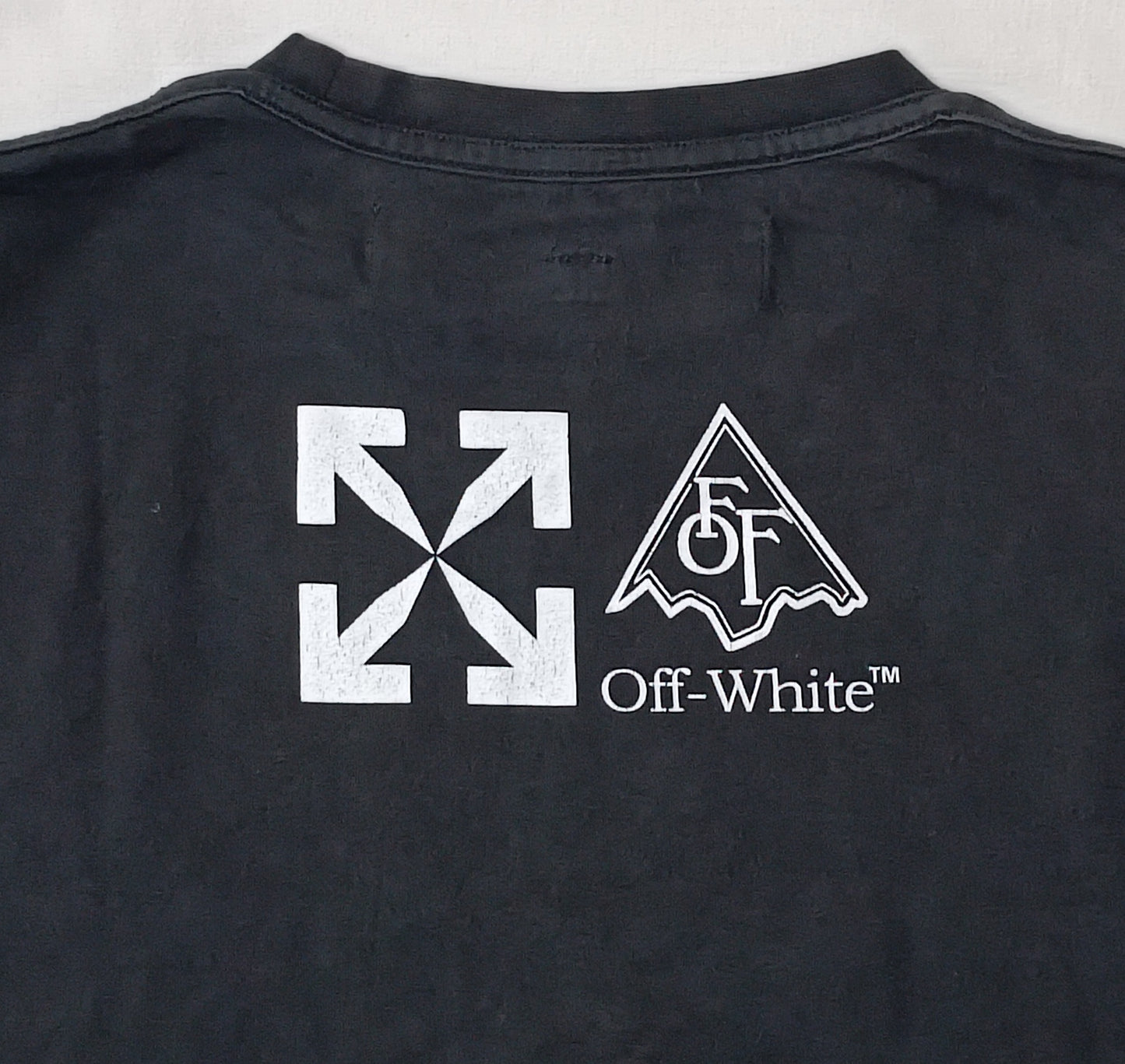 (L) Off-White T-Shirt тениска