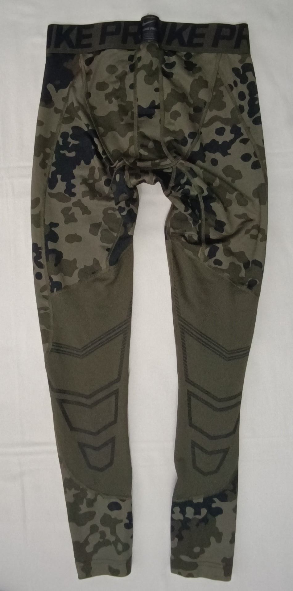 (ДАМСКО) (L) Nike PRO DRI-FIT Hyperwarm Camouflage Tights клин