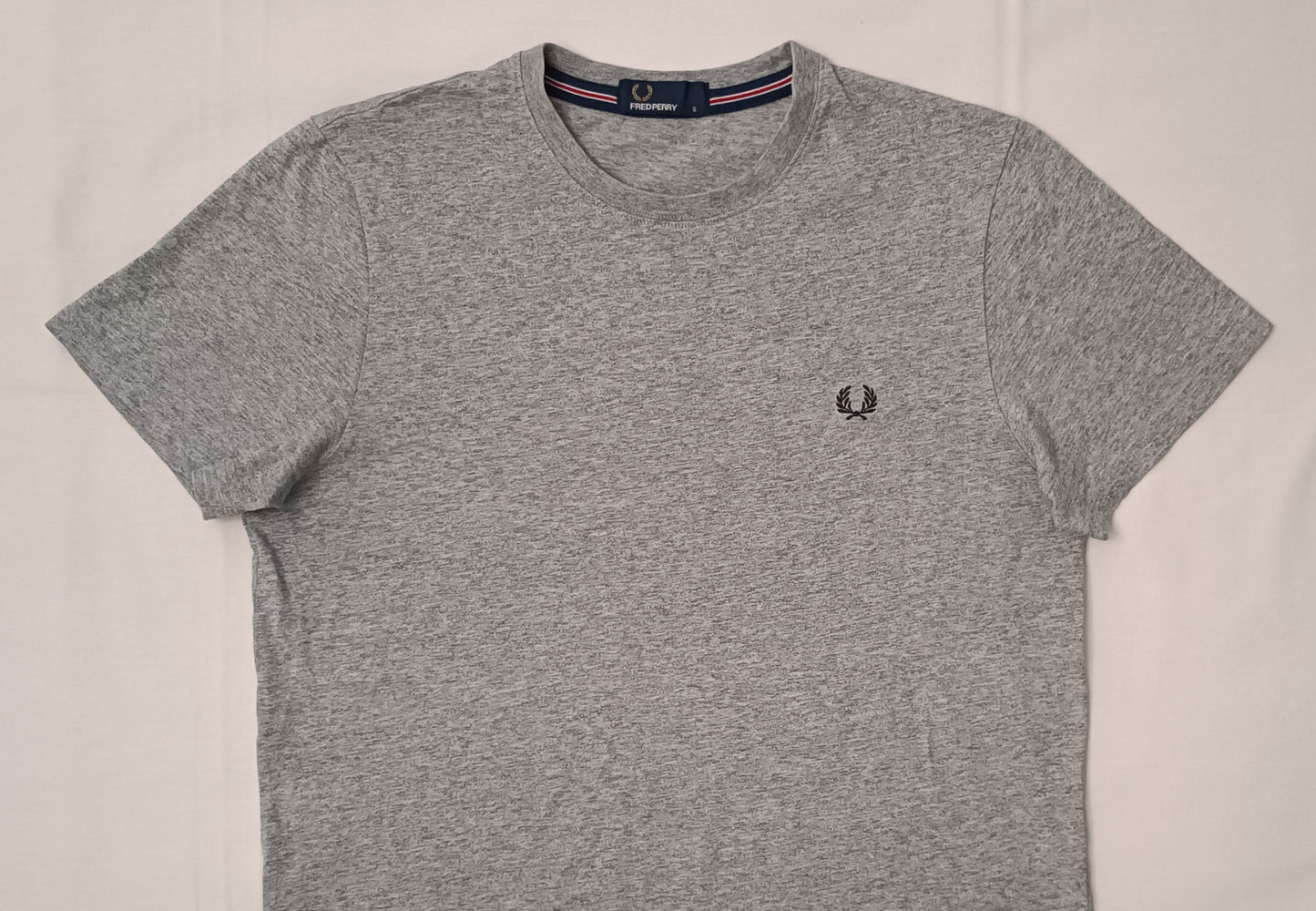 (S) Fred Perry T-Shirt тениска