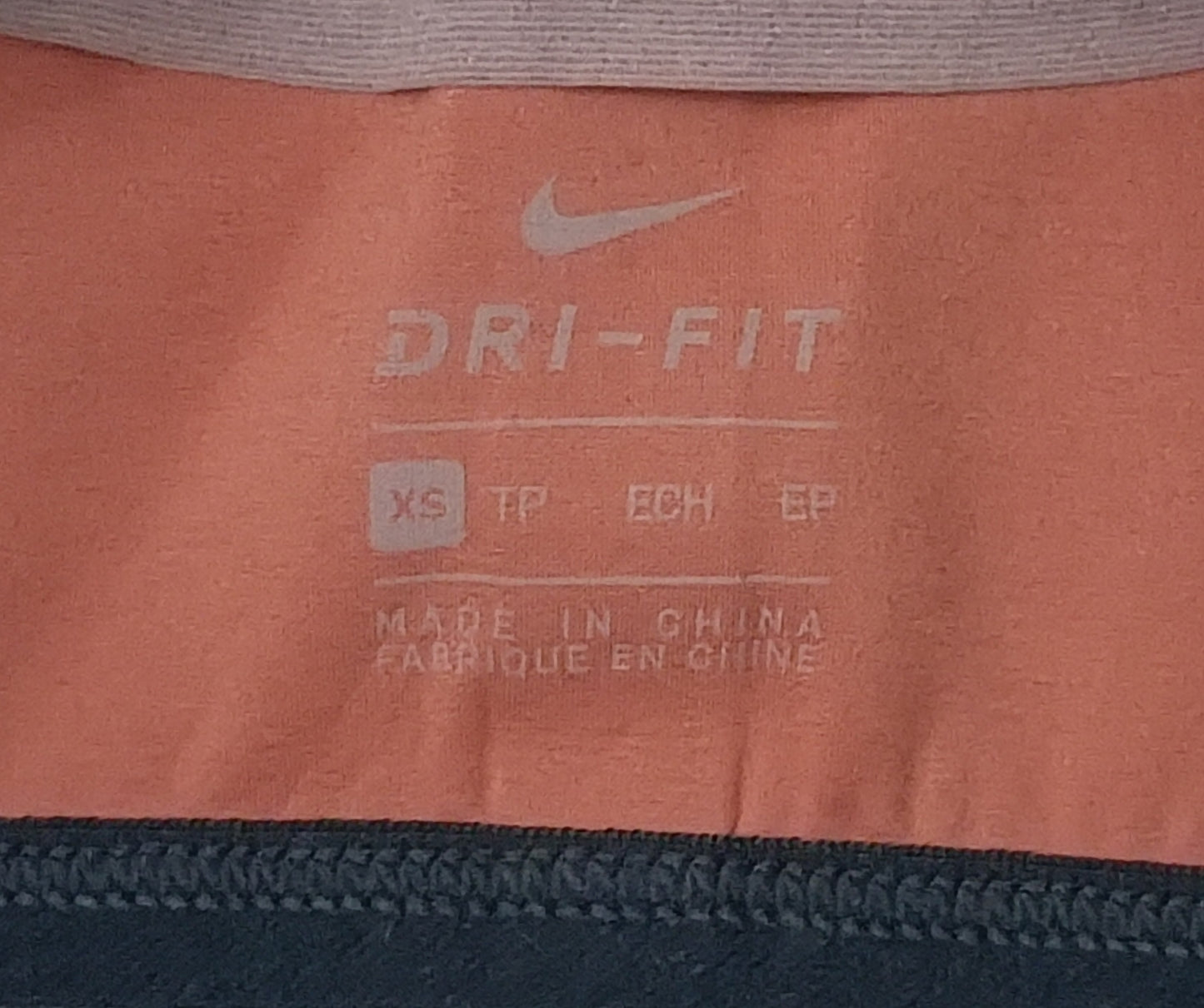 (ДАМСКО) (XS) Nike DRI-FIT Padded Bra бюстие