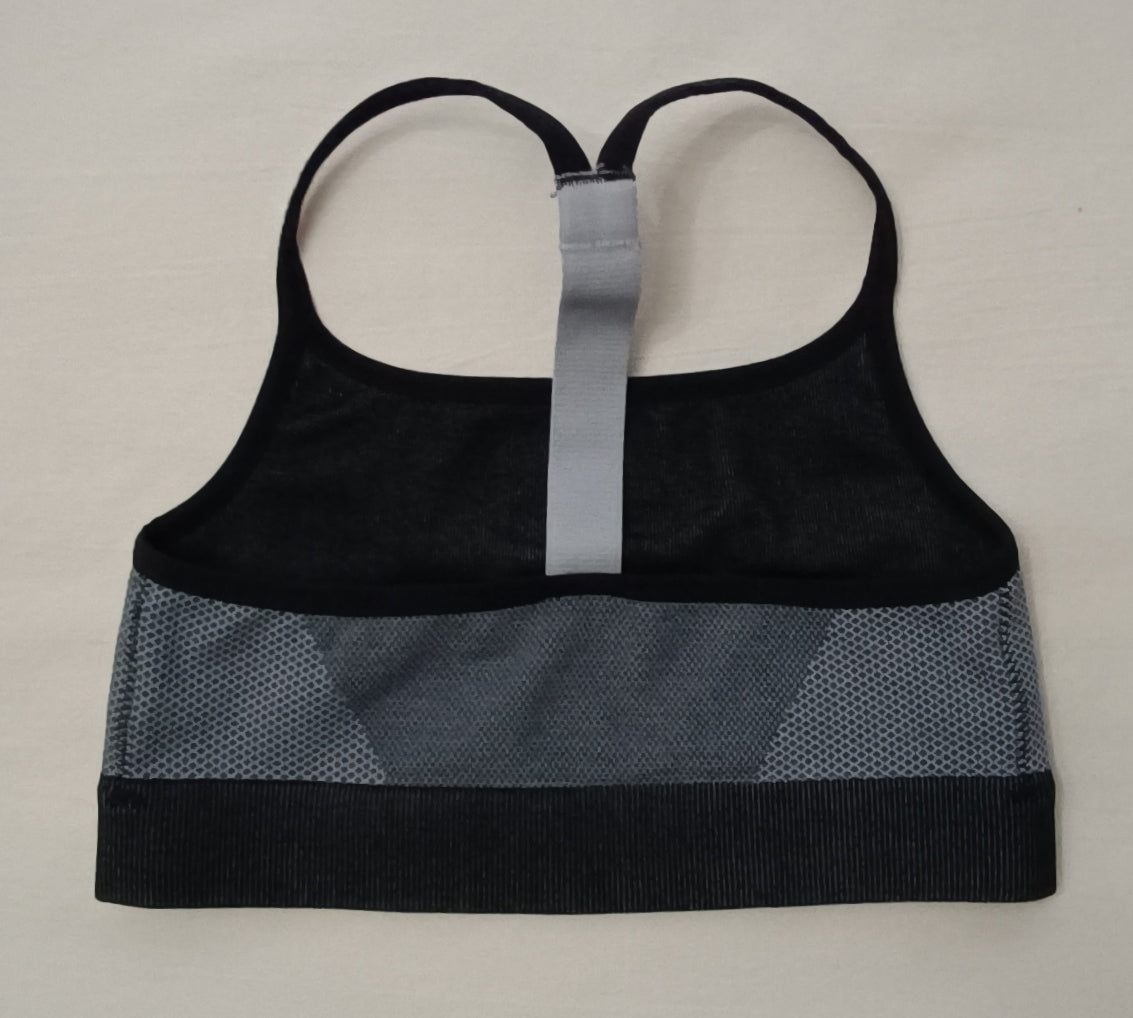 (ДЕТСКО) (Ръст 128-137см) Nike DRI-FIT Bra бюстие
