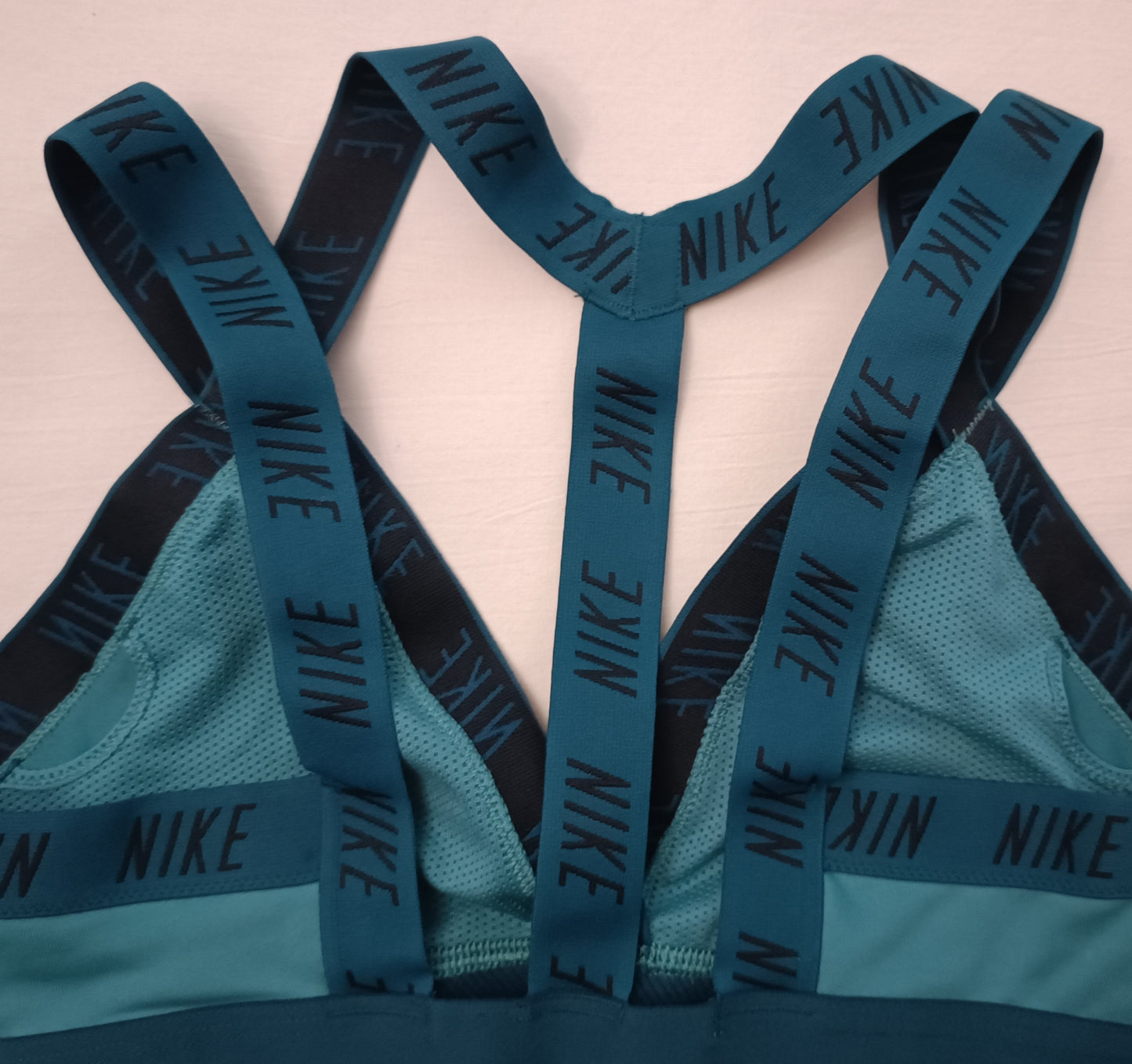 (ДАМСКО) (S) Nike DRI-FIT Bra бюстие