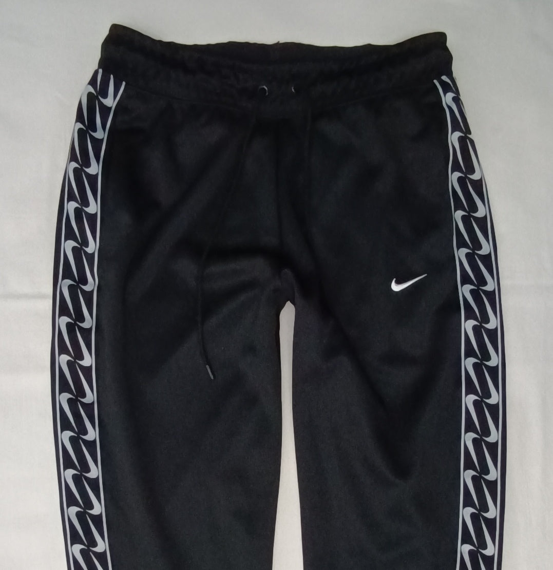 (ДАМСКО) (S) Nike Sportswear Logo Tape Sweatpants долнище