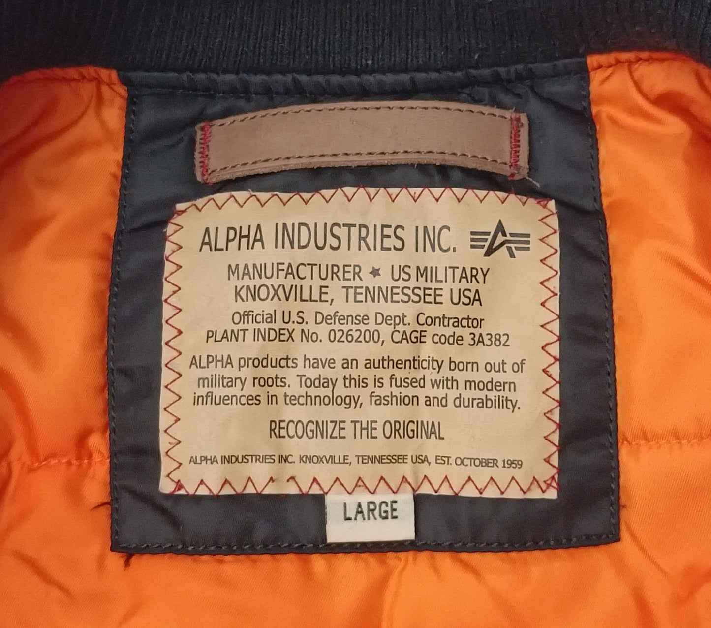(L) Alpha Industries NASA Bomber Jacket яке
